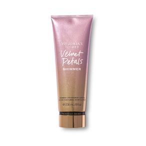 

Crema Corporal con Brillos Velvet Petals Contenido Neto: 75ML