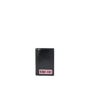

Porta Pasaporte Negro con Rosa Talla: Unitalla